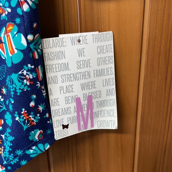LuLaRoe New Medium Blue Floral Randy Shirt NWT - Picture 4 of 8
